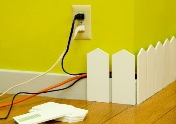 Креативный способ спрятать провода в комнате.