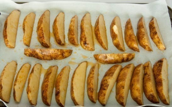 Запеченные картофельные дольки Запеченные картофельные дольки