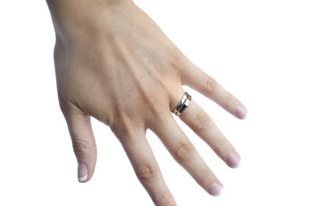 Как снять тесное кольцо с пальца